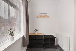 3 Bedroom House With Free Parking