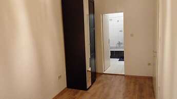 Bright 2BR Stay Close to Stadthalle