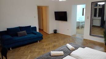 Bright 2BR Stay Close to Stadthalle