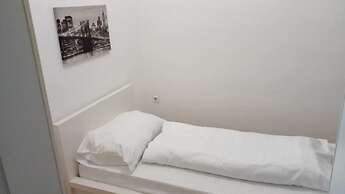Bright 2BR Stay Close to Stadthalle
