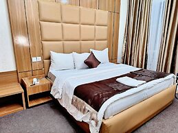 Luxxe Suites By Almond