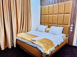 Luxxe Suites By Almond