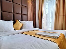 Luxxe Suites By Almond