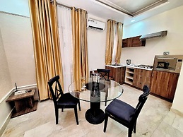 Luxxe Suites By Almond