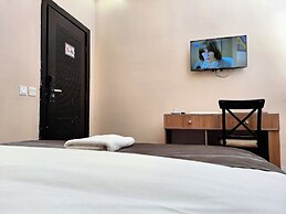 Luxxe Suites By Almond