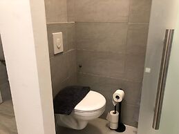 Stylish Apt Near Wiener Stadthalle