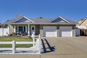 6 Mi to Barr Lake: Apt w/ Yard & Pool Access!