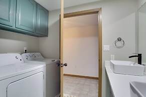6 Mi to Barr Lake: Apt w/ Yard & Pool Access!