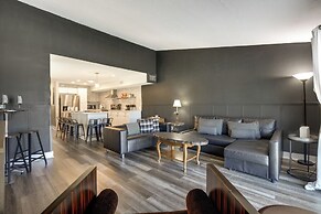 Stylish & Walkable! Pet-friendly St Augustine Gem!