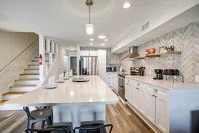 Stylish & Walkable! Pet-friendly St Augustine Gem!