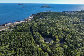 Ocean Point Hideaway: 2-story Unit on 3 Acres!