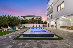 Ocean Muse Lux Waterfront Escape Pool Dock