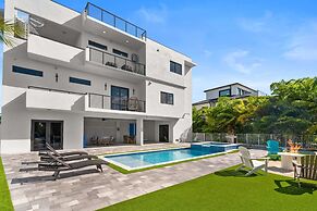 Ocean Muse Lux Waterfront Escape Pool Dock