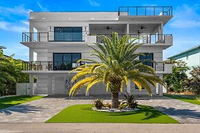 Ocean Muse Lux Waterfront Escape Pool Dock