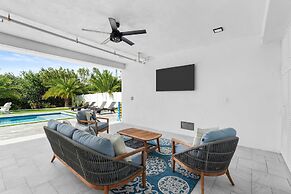 Ocean Muse Lux Waterfront Escape Pool Dock