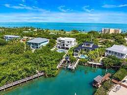 Ocean Muse Lux Waterfront Escape Pool Dock