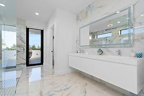 Ocean Muse Lux Waterfront Escape Pool Dock