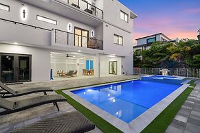 Ocean Muse Lux Waterfront Escape Pool Dock