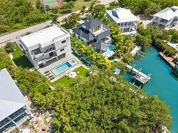 Ocean Muse Lux Waterfront Escape Pool Dock