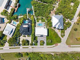 Ocean Muse Lux Waterfront Escape Pool Dock