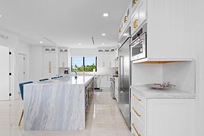 Ocean Muse Lux Waterfront Escape Pool Dock