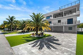 Ocean Muse Lux Waterfront Escape Pool Dock