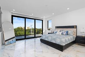 Ocean Muse Lux Waterfront Escape Pool Dock