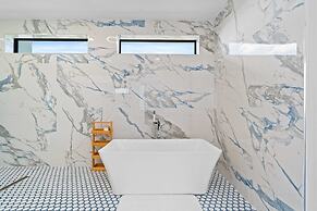 Ocean Muse Lux Waterfront Escape Pool Dock