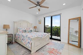 Ocean Muse Lux Waterfront Escape Pool Dock