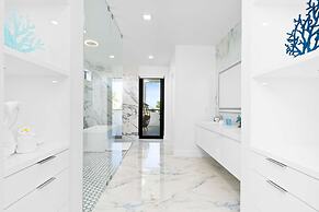 Ocean Muse Lux Waterfront Escape Pool Dock