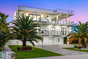 Ocean Muse Lux Waterfront Escape Pool Dock