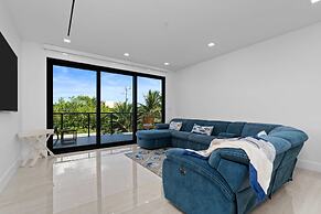 Ocean Muse Lux Waterfront Escape Pool Dock