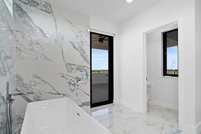 Ocean Muse Lux Waterfront Escape Pool Dock