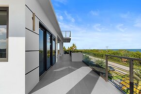 Ocean Muse Lux Waterfront Escape Pool Dock