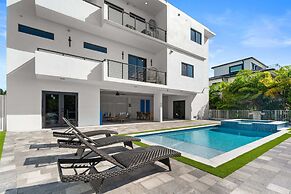 Ocean Muse Lux Waterfront Escape Pool Dock