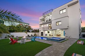 Ocean Muse Lux Waterfront Escape Pool Dock