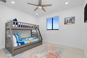 Ocean Muse Lux Waterfront Escape Pool Dock