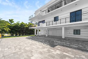 Ocean Muse Lux Waterfront Escape Pool Dock