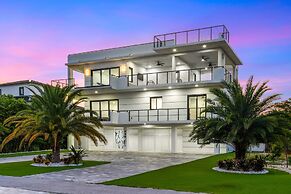 Ocean Muse Lux Waterfront Escape Pool Dock