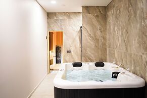 Svaja ApartHotel & Spa