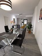 La Petite For t Seaview Flat in Marbella