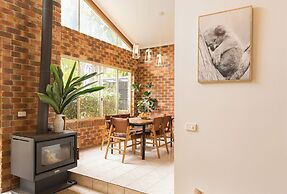 Tropic Lodge by Charlesworth