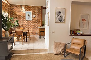 Tropic Lodge by Charlesworth