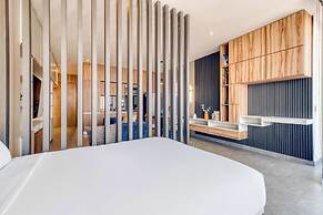 Luxury Studio - Revolution Monument View - Gym