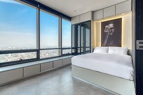 Luxury Studio - Revolution Monument View - Gym