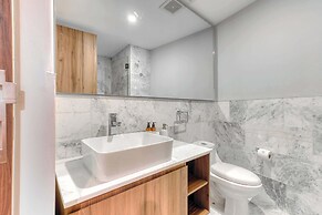 Luxury 2 BR Condo - Rooftop Pool With City View