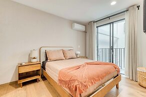 Luxury 2 BR Condo - Rooftop Pool With City View