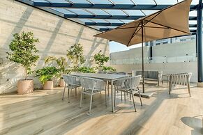 Luxury 2 BR Condo - Rooftop Pool With City View