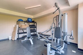 Luxury 2 BR Condo - Rooftop Pool With City View