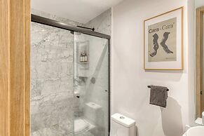 Centric 2 BR Condo - Gym - Open Air Cinema